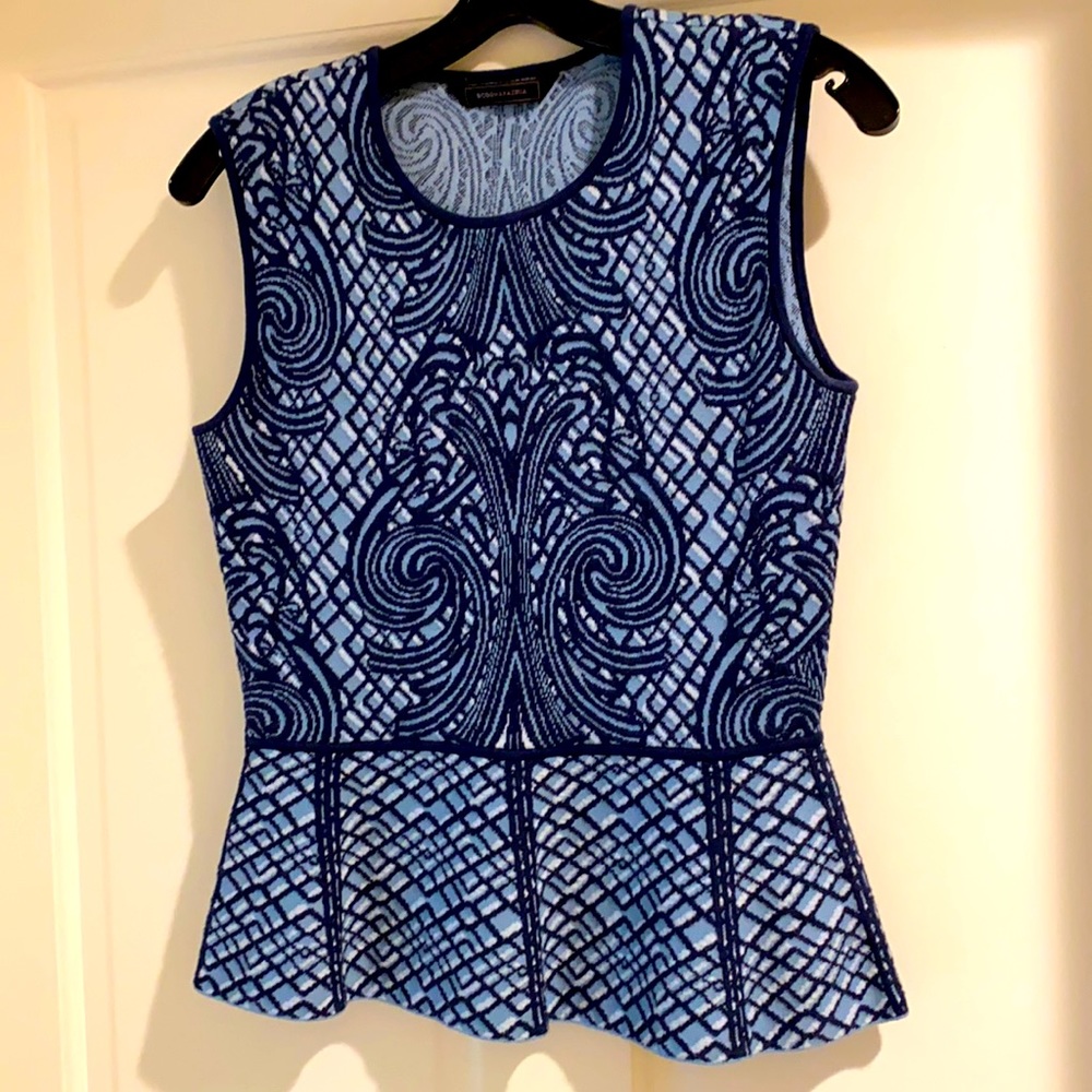 BCBG knit top NWOT 🌟
